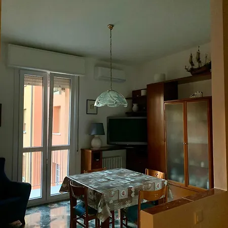Comfortable 2 Bedroom Suitable 2-5 Pax Apartment Bologna