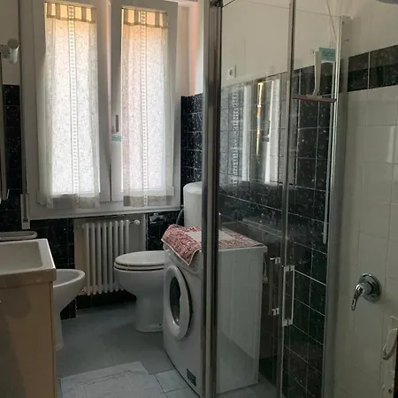 Comfortable 2 Bedroom Suitable 2-5 Pax Lägenhet *